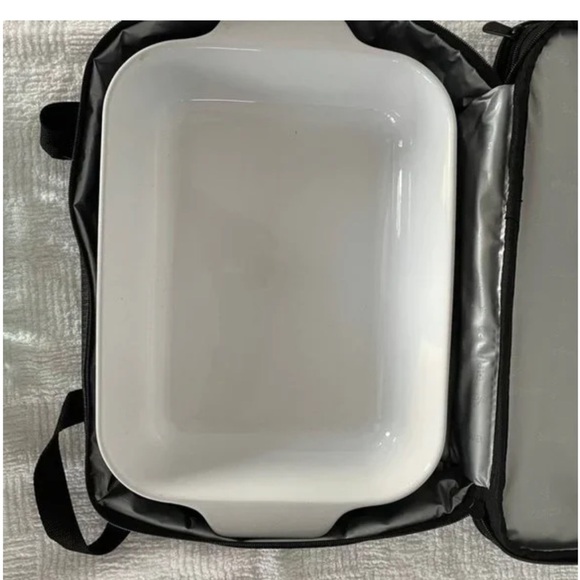 NWOT Cooler bag to keep two trays of food hot or cold!Thirty-One Gifts - Picture 3 of 5